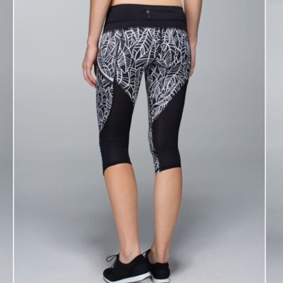LULULEMON run a marathon crop II leggings in black and white size 4 - Picture 4 of 15